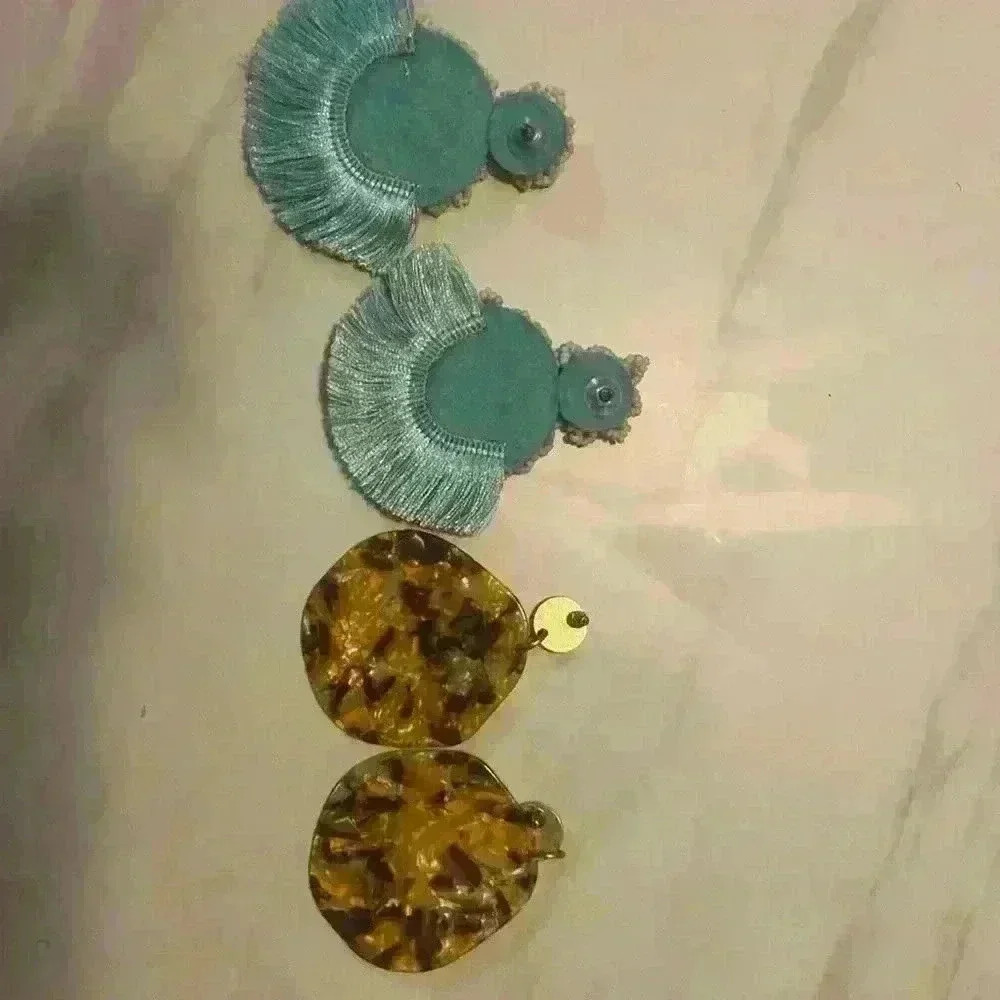 Earring bundle - Picture 2 of 2